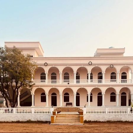 Shivrati Vilas, Himmat Bagh Udaipur Luaran gambar